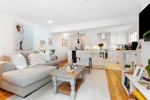 Deodar Road, London, SW15 2 bed flat for sale