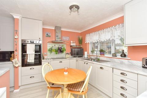 Pavilion Drive, Sittingbourne ME10 4 bed detached house for sale