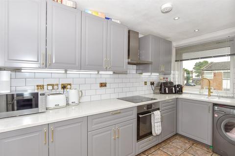 Brendans Close, Hornchurch RM11 2 bed flat for sale