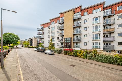 25/6 Brunswick Road, Edinburgh, EH7 2 bed flat for sale