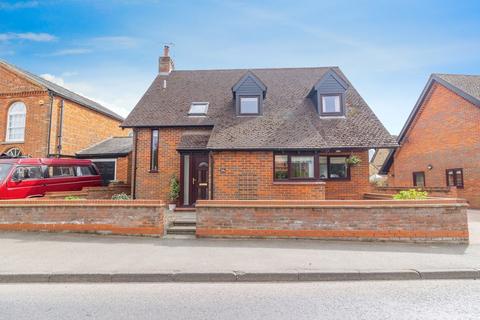 High Street, Newport Pagnell MK16 4 bed detached house for sale