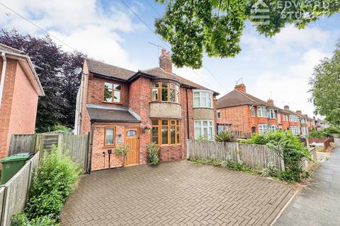 Peterborough PE4 4 bed semi