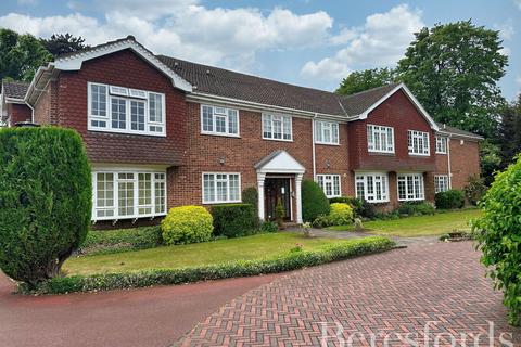 Parkstone Avenue, Hornchurch, RM11 2 bed apartment for sale