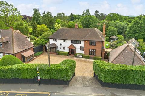 Mayes Lane, Chelmsford CM3 4 bed detached house for sale