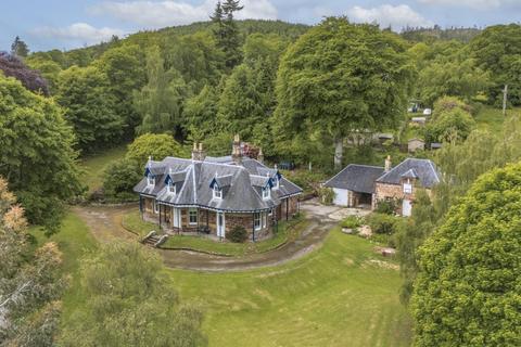6 bedroom detached house for sale