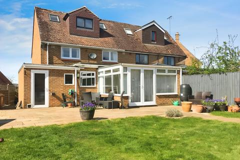 Queens Crescent, Drayton OX15 3 bed semi