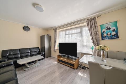 Morris Gardens, London SW18 3 bed apartment for sale