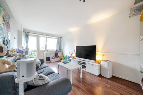 Anfield Close, Weir Road, London, SW12 1 bed flat for sale
