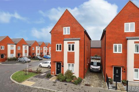 Brampton View, Farnborough GU14 4 bed detached house for sale