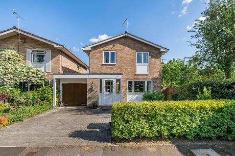Wey Lodge Close, Liphook, Hampshire 4 bed link detached house for sale