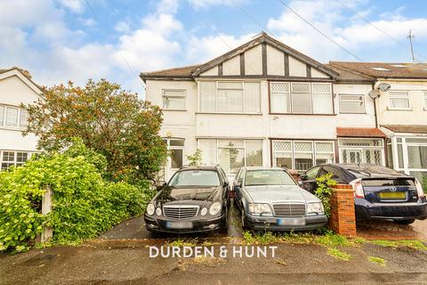 Middleton Avenue, Chingford, E4 3 bed end of terrace house for sale