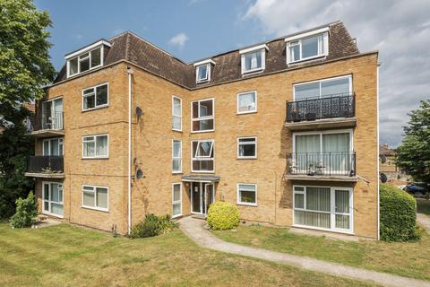 Laleham Road, Surrey TW18 2 bed flat for sale