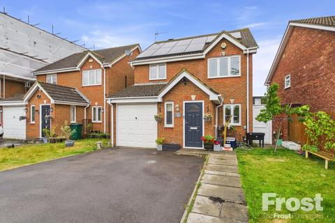 Aspen Gardens, Ashford, Surrey, TW15 4 bed detached house for sale