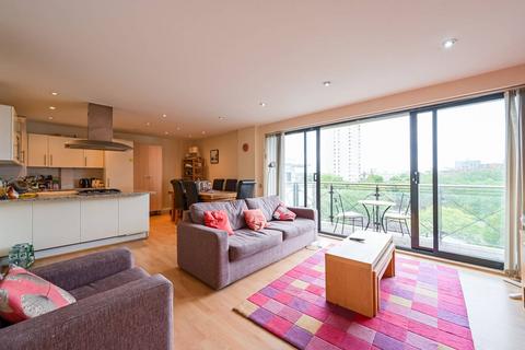 Ocean Wharf, Canary Wharf, London, E14 2 bed flat for sale