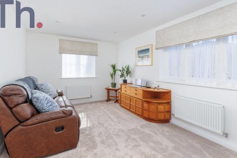 Lupin House, Newport PO30 1 bed flat for sale
