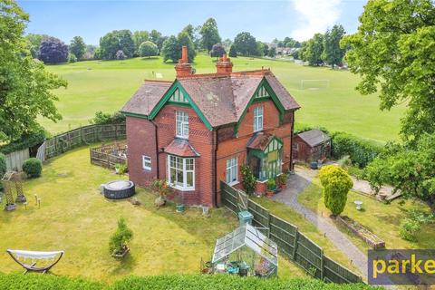 St. Saviours Road, Berkshire RG1 3 bed detached house for sale