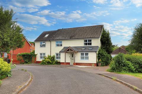 Dunton Grove, Hadleigh, IP7 4 bed detached house for sale