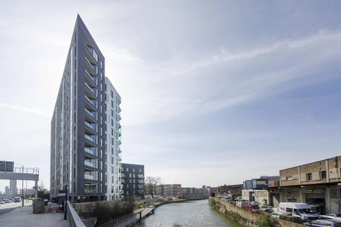 Yeoman Court, Poplar, London, E14 2 bed flat for sale