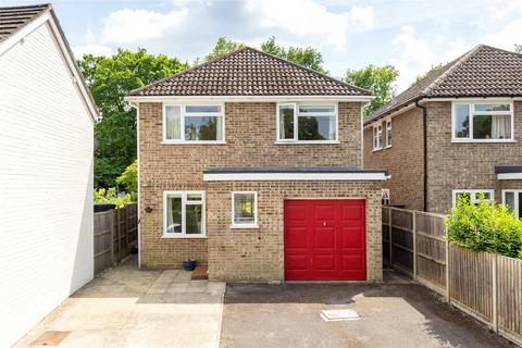 Connaught Road, Surrey GU24 4 bed detached house for sale