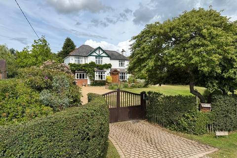 Northchurch Common, Berkhamsted... 3 bed detached house for sale
