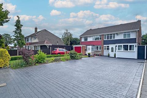 Andrew Road, TIPTON, DY4 0AJ 4 bed semi