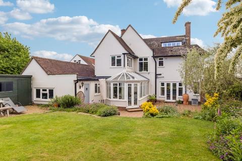 Cherry Tree Road, Farnham Royal 3 bed detached house for sale