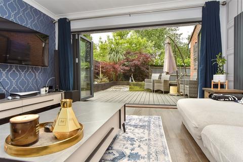 Oaklands, Maidstone ME15 4 bed detached house for sale