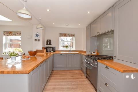 Birch Road, Canterbury CT3 4 bed detached house