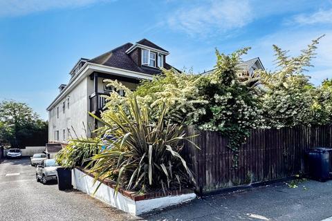 Cambridge Road, Bournemouth, Dorset, BH2 2 bed apartment for sale
