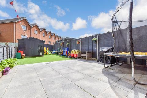 Billington Grove, Ashford TN24 5 bed terraced house for sale