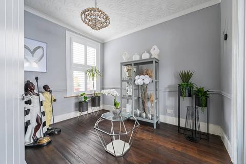 Markhouse Road, Walthamstow, London, E17 3 bed terraced house for sale