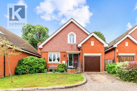 Bankside, Epsom, KT17 4 bed detached house for sale