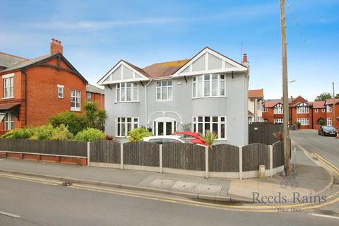 Russell Road, Denbighshire LL18 4 bed detached house for sale