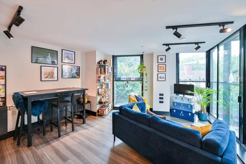 Tower Bridge Road, London Bridge... 2 bed flat for sale
