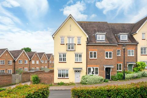 Weavers Mead, Haywards Heath RH16 3 bed end of terrace house for sale