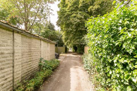 SOUTH CROYDON CR2 Garage for sale