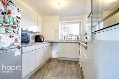 Agricola Place, Enfield 3 bed maisonette for sale