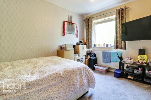 Agricola Place, Enfield 3 bed maisonette for sale