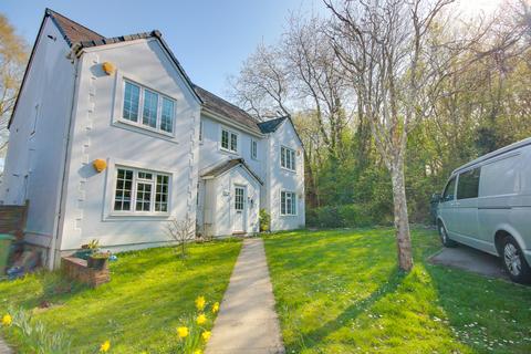 HEDGE END! SHARE OF FREEHOLD! POPULAR... 2 bed duplex for sale