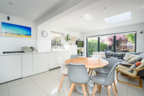 Claremont Close, Hersham Village, KT12 3 bed semi