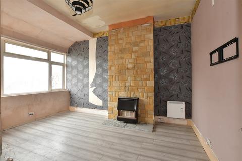 Perrymans Farm Road, Newbury Park... 2 bed flat for sale