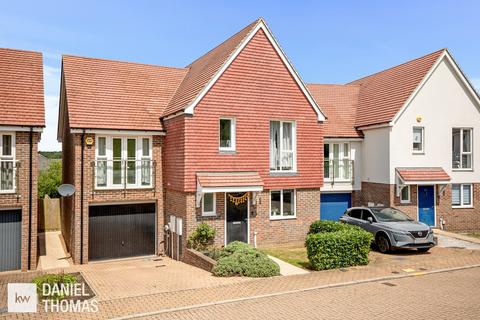 Nursery Rise, Waltham Abbey, EN9 4 bed detached house for sale