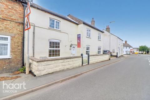 Station Road, Bardney 3 bed semi