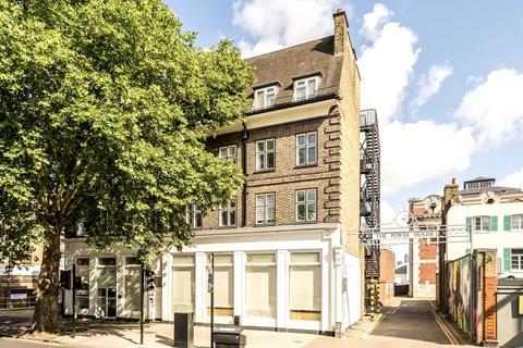 Chiswick High Road, London W4 3 bed flat for sale