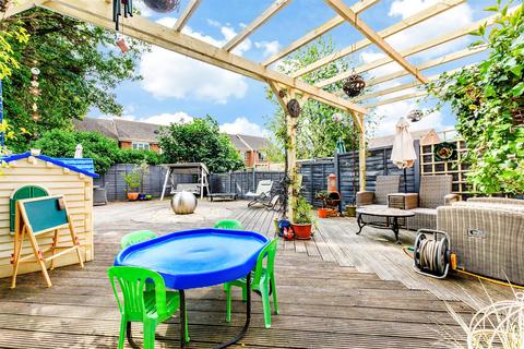 Lowry Close, Erith, Kent 3 bed end of terrace house for sale
