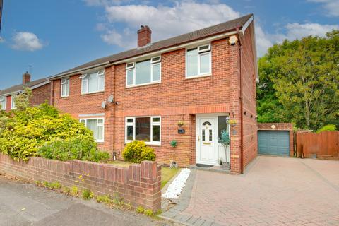 SHOLING! OPEN PLAN LIVING! GARAGE!... 3 bed semi
