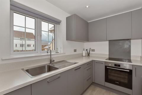 Amisse Drive, Snodland ME6 2 bed coach house for sale
