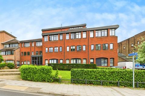 North Street, Horsham RH12 1 bed apartment for sale