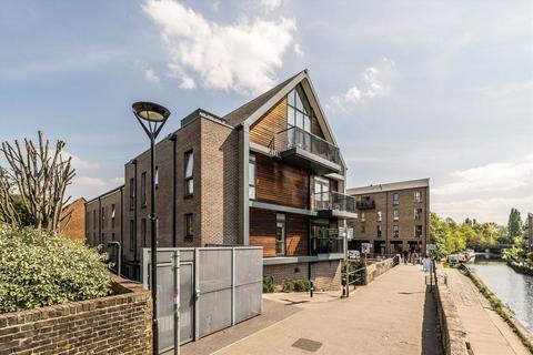 Pound Path, London E3 2 bed flat for sale