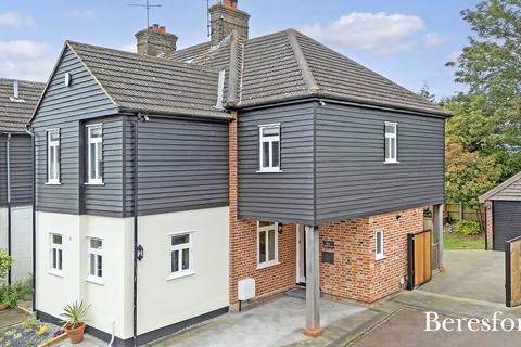 Larkin Close, Hutton, CM13 3 bed end of terrace house for sale